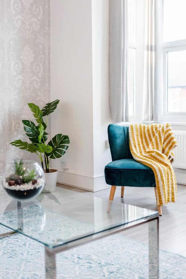Business & Leisure 2 Bedroom & Parking By Damask Homes Ilford Esterno foto