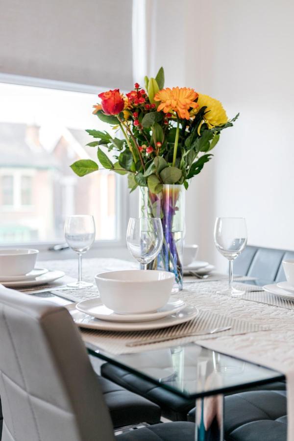 Business & Leisure 2 Bedroom & Parking By Damask Homes Ilford Esterno foto